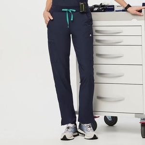 FIGS Navy
FREEx Lined
Yola- Petite
Skinny Scrub Pants
2.0  small Petite